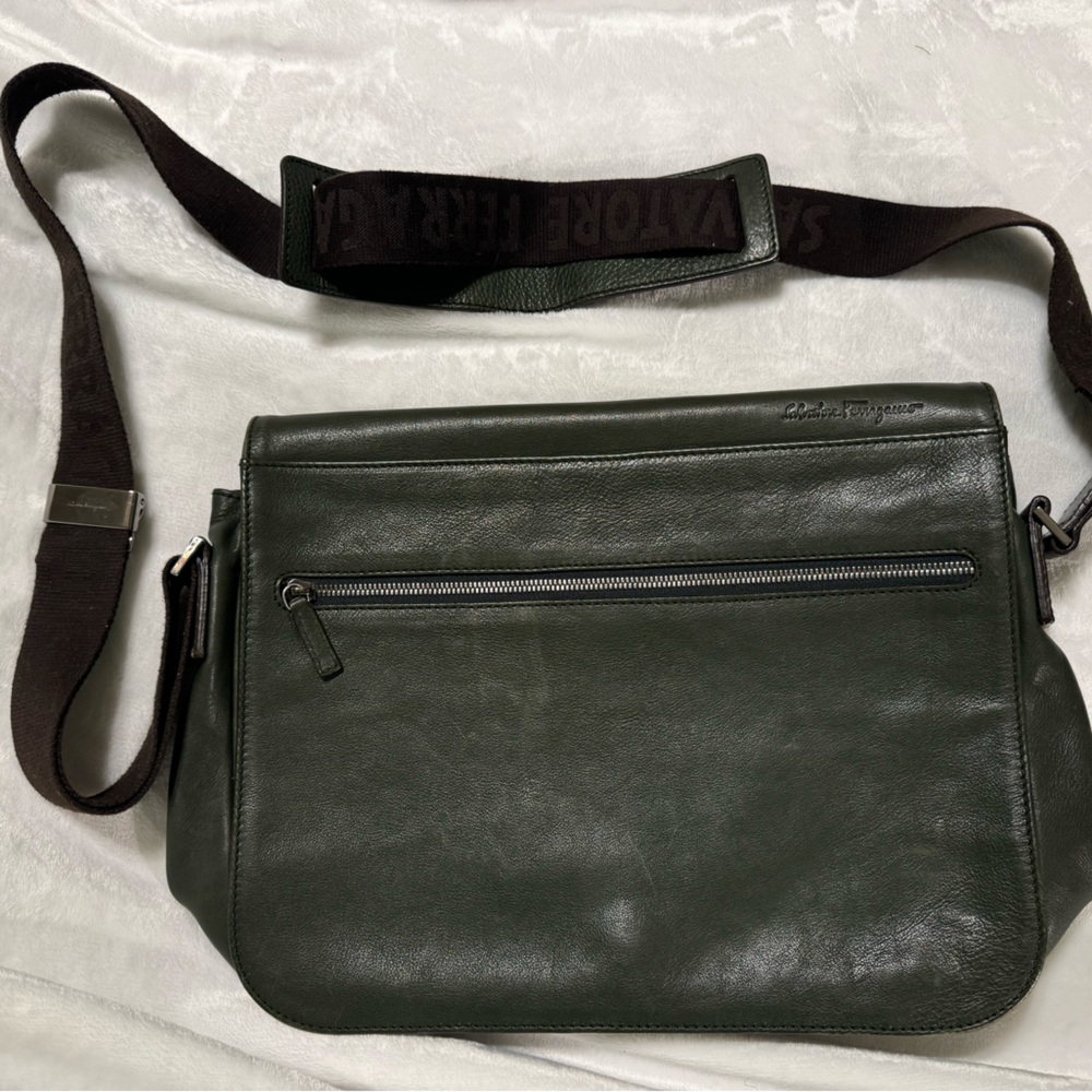 Salvatore Ferragamo Green Leather Messenger bag